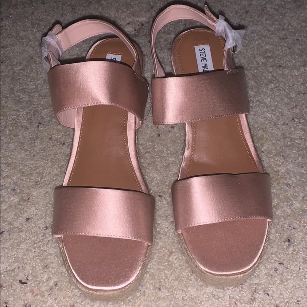 BRAND NEW STEVE MADDEN PLATFORM SANDALS